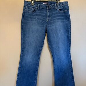 Tommy Hilfiger, bootcut, frayed hem.